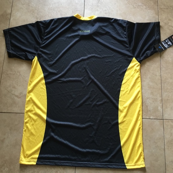 Wichita State Shockers Short Sleeve Crewneck 2X - Picture 2 of 4